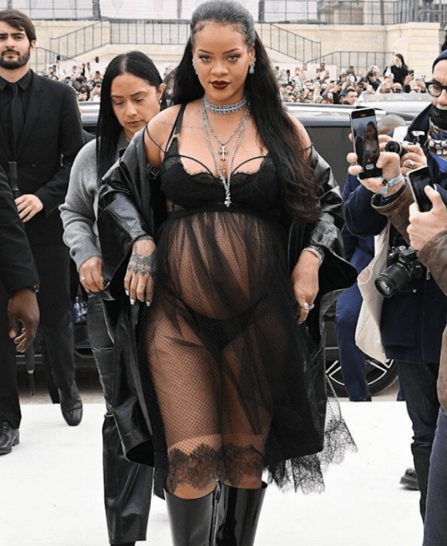 Rihanna lại dẫn đầu xu hướng thời trang: Khéo léo 'khoe bụng bầu' nhưng vẫn gợi cảm hết nấc - Ảnh 4