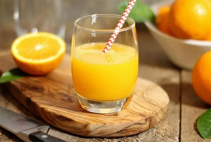 Tuy có thể tăng đề kháng, nhưng uống nước cam vào 4 thời điểm này lại gây hại cho sức khỏe - Ảnh 1