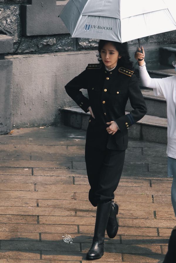 Hé lộ tạo hình của Dương Mịch trong phim 'Cáp Nhĩ Tân 1944', nhan sắc ra sao mà 'gây sốt' mạng xã hội? - Ảnh 1