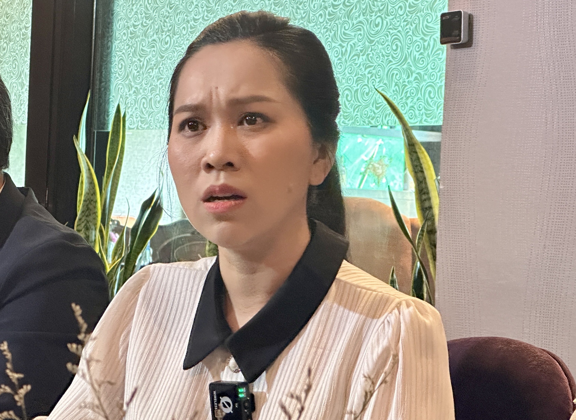 Phản ứng của con gái Vũ Linh sau khi bị Hồng Phượng tố 'cạn tàu ráo máng', netizen ủng hộ: 'Phải chơi tới bến'! - Ảnh 1
