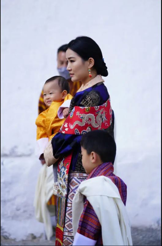 Hoàng hậu 'vạn người mê' Bhutan chia sẻ ảnh mới của 2 Hoàng tử, vẻ ngoài của hai đứa trẻ gây bất ngờ - Ảnh 3