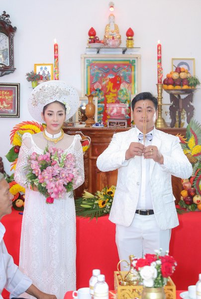 Đặng Thu Thảo đeo kiềng vàng to vật vã trong lễ rước dâu về nhà đại gia miền Tây - Ảnh 8