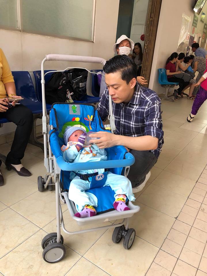 Thương rớt nước mắt, Lam Trường hứa giúp em bé mắc bệnh vảy nến da trăn hết sức có thể - Ảnh 3