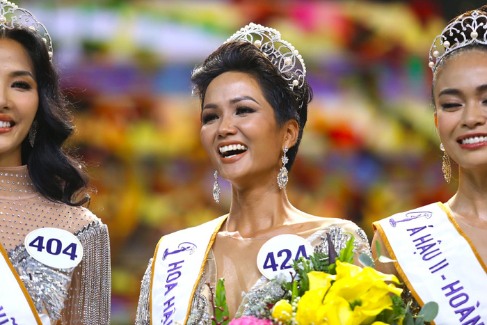 Sau hơn 1 tuần đăng quang, tân Hoa hậu H’Hen Niê 'gây bão' với hành động đầu tiên trên mạng xã hội - Ảnh 2