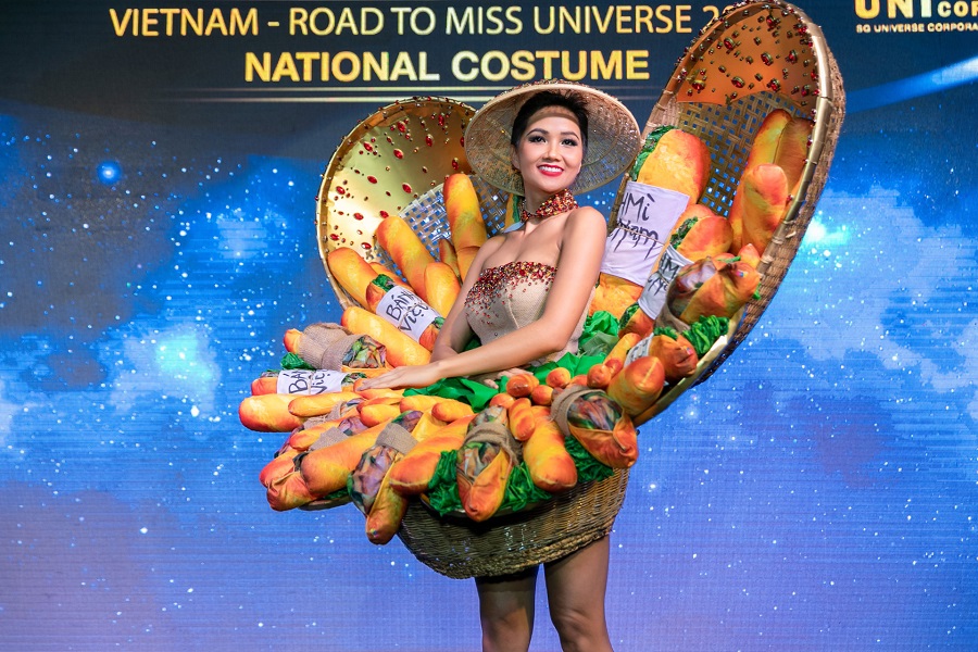 Cận cảnh bộ quốc phục bánh mì kẹp thịt mà H'Hen Niê mang đi thi Hoa hậu Hoàn vũ Thế giới 2018 - Ảnh 7