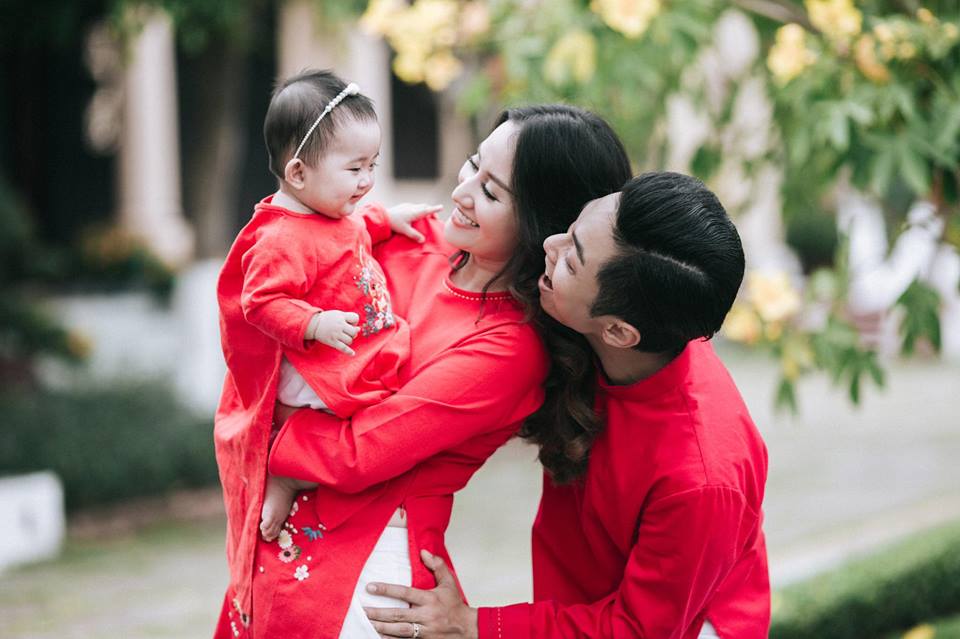 Gia đình Khánh Thi - Phan Hiển tung bộ ảnh Valentine đẹp lịm tim - Ảnh 2