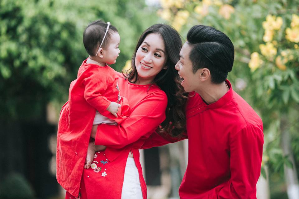 Gia đình Khánh Thi - Phan Hiển tung bộ ảnh Valentine đẹp lịm tim - Ảnh 3