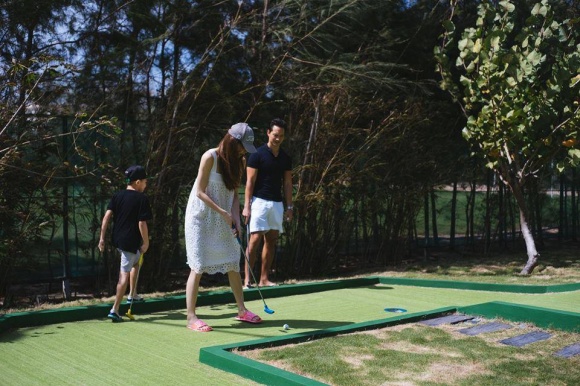 Hà Hồ - Kim Lý đưa Subeo đi đánh golf, quấn quít hạnh phúc như một gia đình - Ảnh 4
