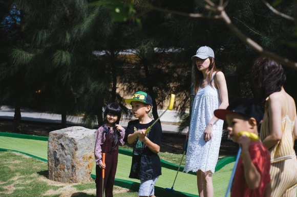 Hà Hồ - Kim Lý đưa Subeo đi đánh golf, quấn quít hạnh phúc như một gia đình - Ảnh 5