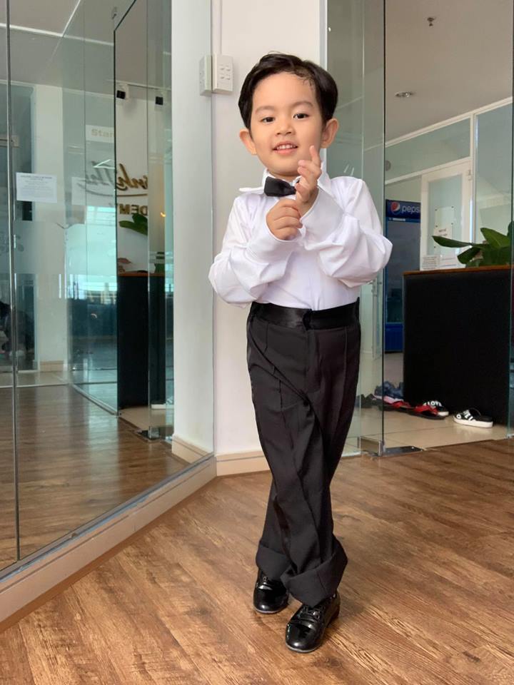 Mới ba tuổi, con trai Khánh Thi đã lên đồ và nhảy chuyên nghiệp như vũ công - Ảnh 6