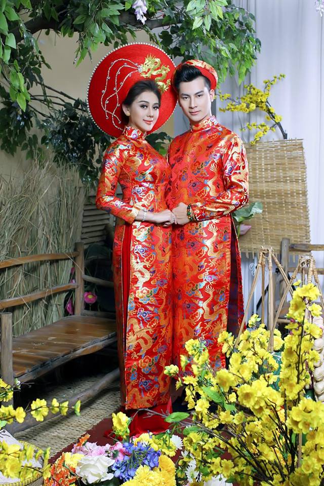 Vợ chồng Lâm Khánh Chi đón Tết hoành tráng với bộ ảnh chào xuân độc và lạ - Ảnh 1