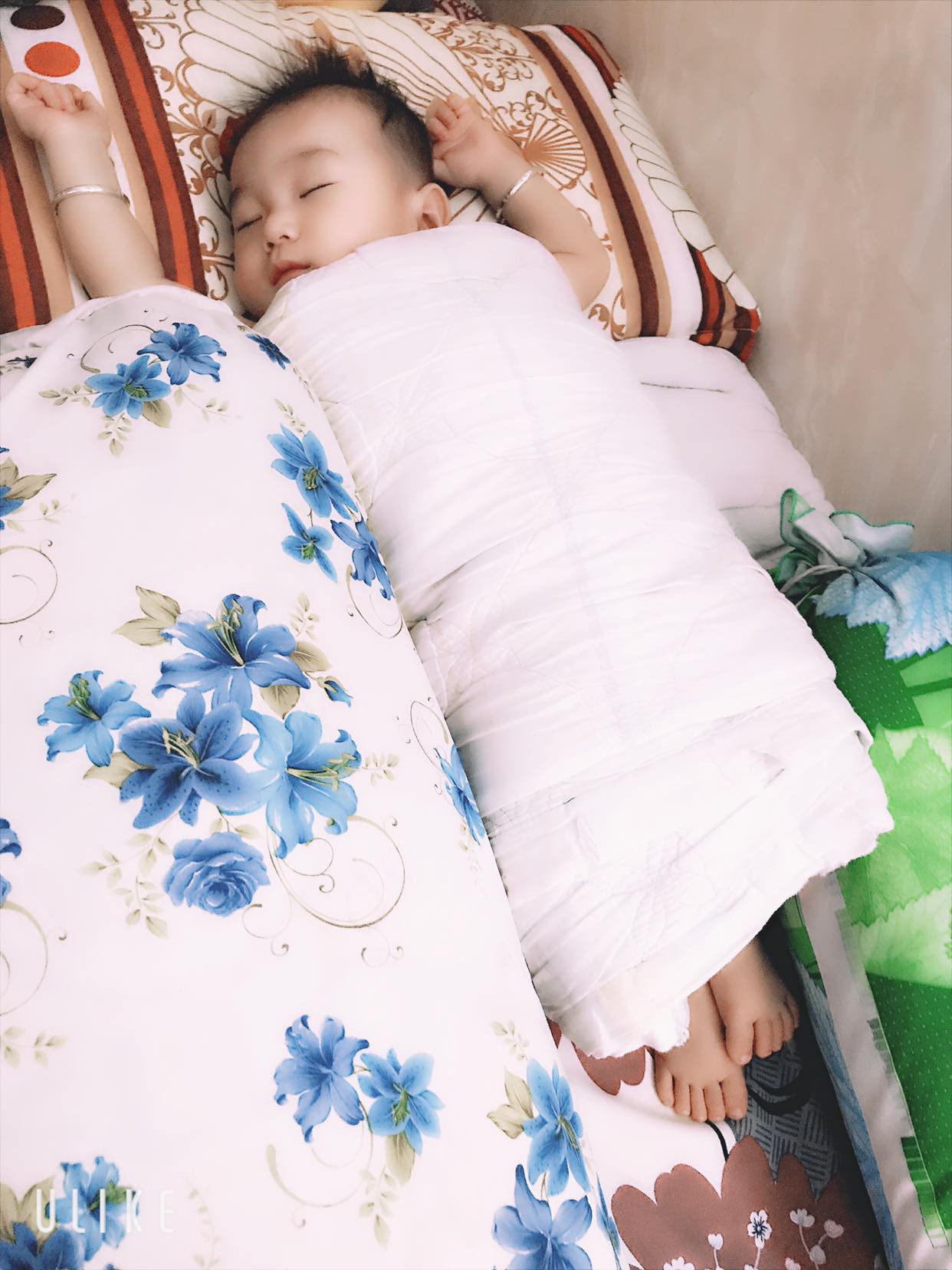 Con trai Lâm Khánh Chi mới 5 tháng tuổi đã được mẹ dát toàn đồ hiệu - Ảnh 1