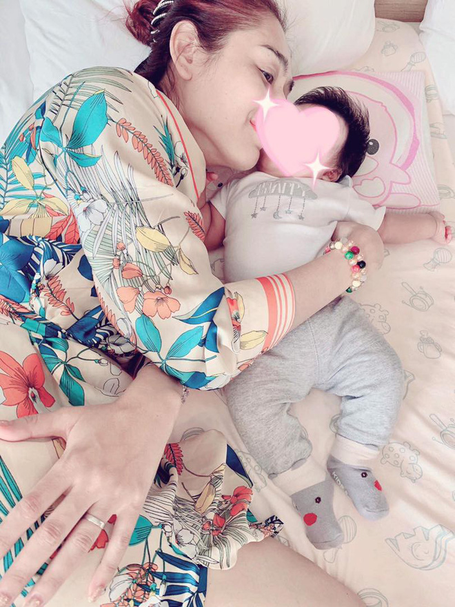 Con trai Lâm Khánh Chi mới 5 tháng tuổi đã được mẹ dát toàn đồ hiệu - Ảnh 2