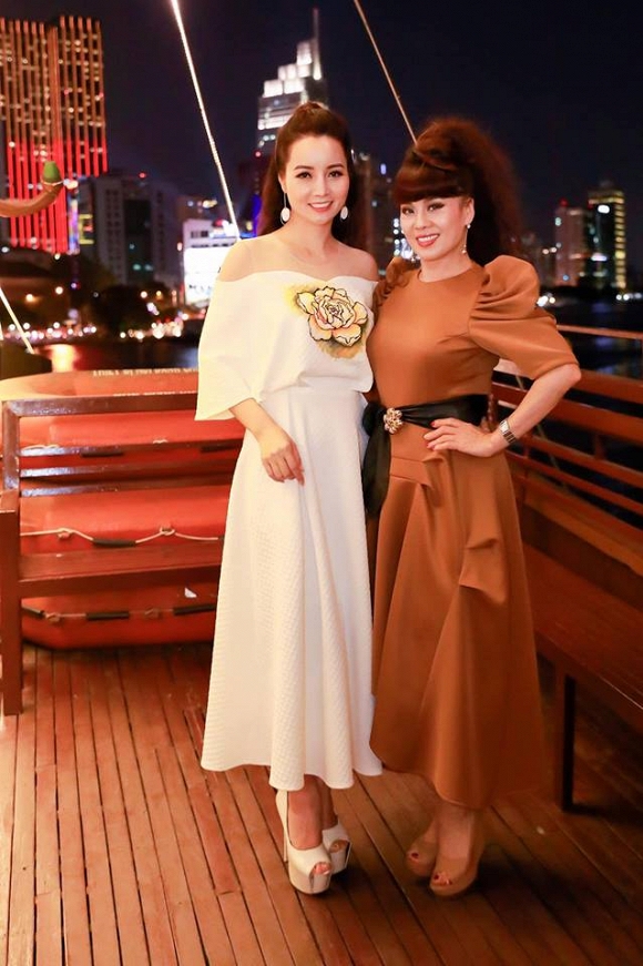 Mai Thu Huyền được chồng tổ chức sinh nhật tuổi 40 hoành tráng trên nhà hàng thuyền buồm - Ảnh 11