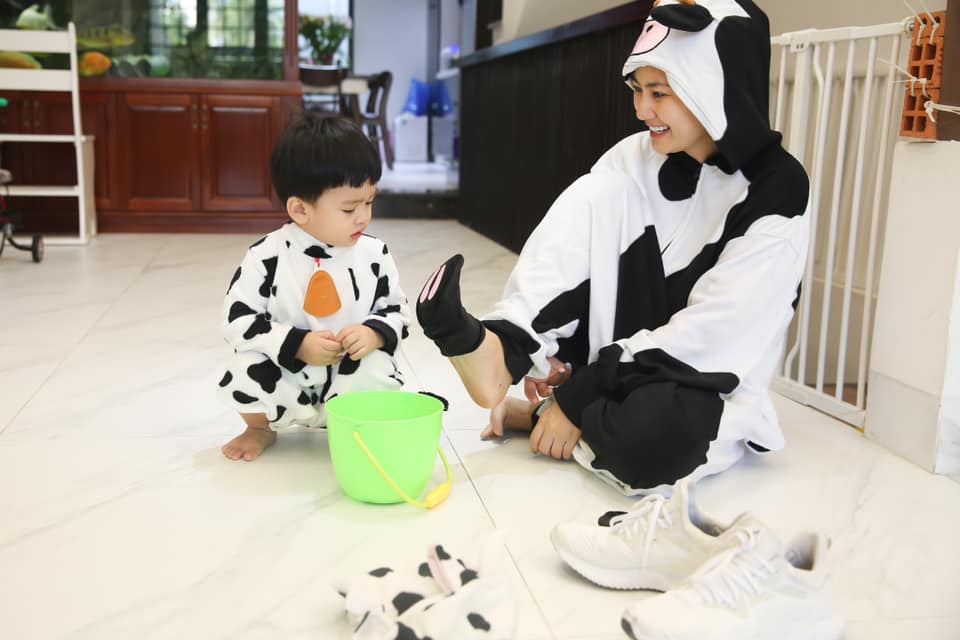Thanh Bình cười té ghế vì mẹ con Ngọc Lan hóa thành bò sữa siêu cute - Ảnh 5