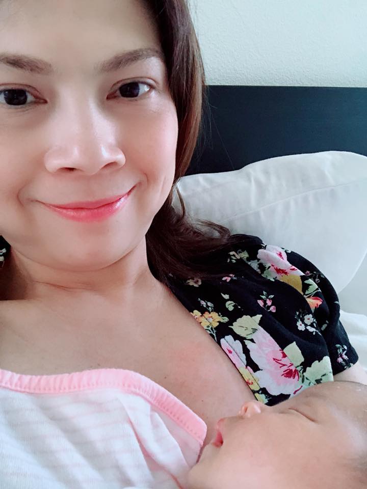 Sau khoảnh khắc selfie long lanh trên mạng xã hội, Thanh Thảo lộ mặt mộc phờ phạc vì thức đêm chăm con - Ảnh 1