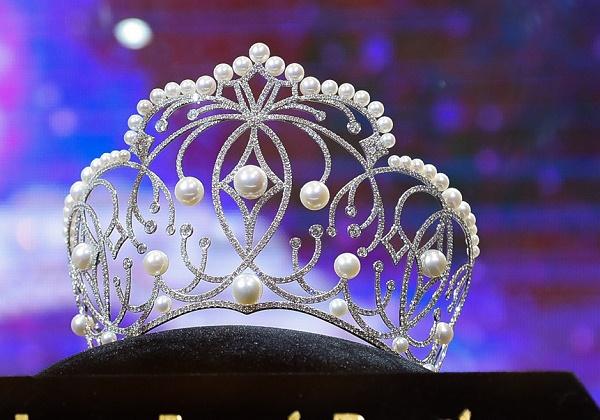 Lóa mắt với  3 chiếc vương miện đáng giá gần 5 tỷ đồng của Hoa hậu Hoàn vũ Việt Nam 2017 - Ảnh 1