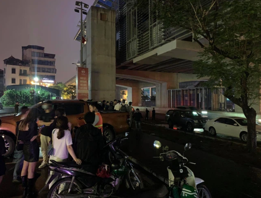 Hà Nội: Án mạng nghiêm trọng trong đêm, nữ công nhân môi trường nghi bị sát hại - Ảnh 1