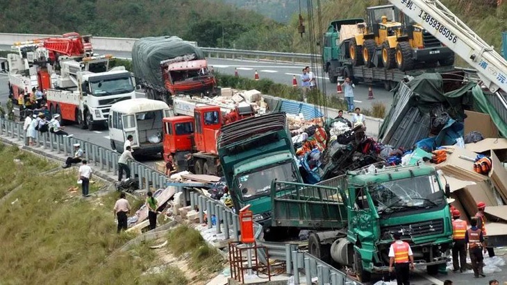 Tai nạn ở Trung Quốc gần biên giới Việt Nam: 9 người Việt tử vong vì rơi xuống vách đá - Ảnh 1