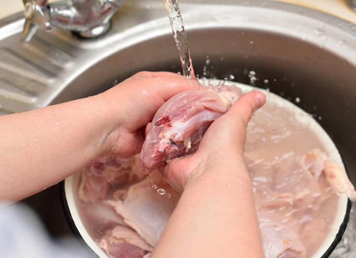 Chớ dại rửa thịt gà trước khi nấu nếu không muốn cả nhà bị ngộ độc chỉ vì lí do này! - Ảnh 3