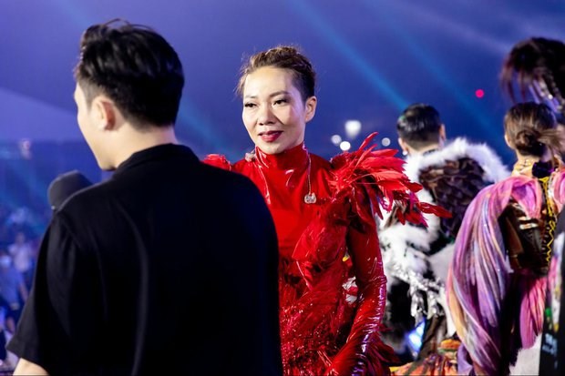 Diva Hà Trần: Đạp xe chục cây số vì hát kém, rút lui lúc đỉnh cao để rồi trở lại như 'Phượng Hoàng Lửa' - Ảnh 9