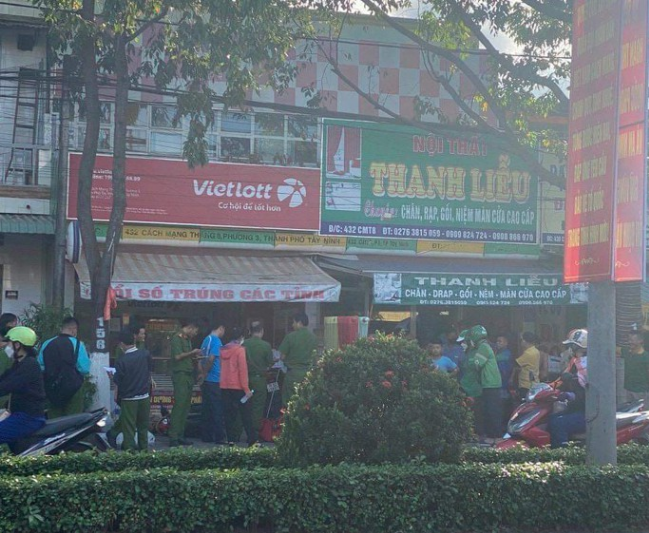 Lời khai ban đầu của nghi phạm sát hại người phụ nữ bán vé số Vietlott ngay giữa đường ở Tây Ninh - Ảnh 1