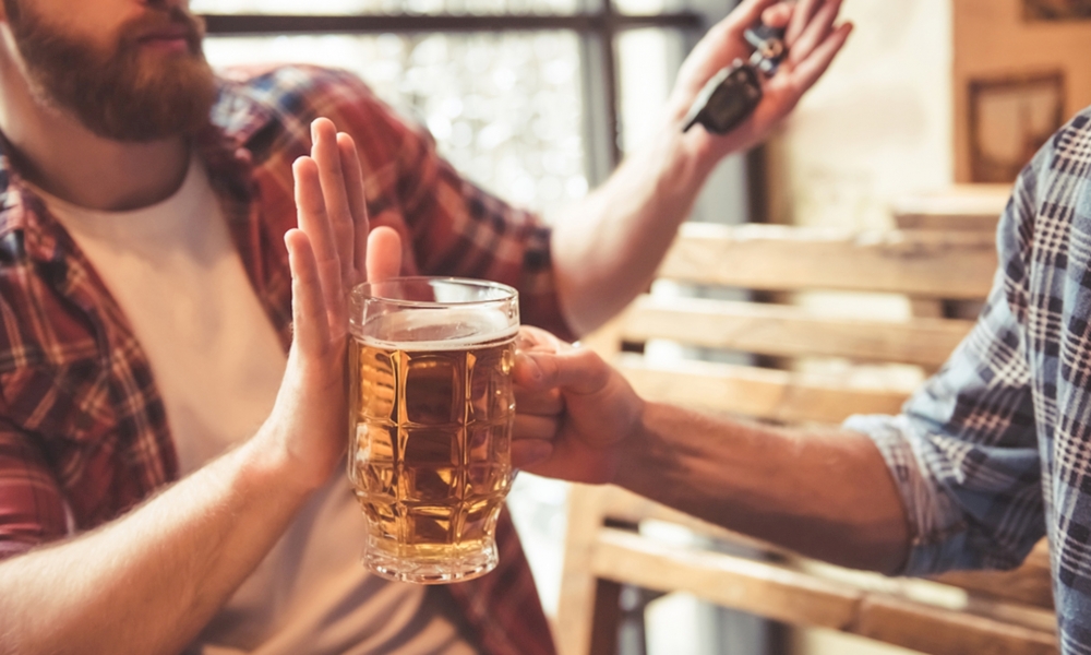 Ép buộc, xúi giục người khác uống rượu, bia trong dịp Tết là hành vi vi phạm pháp luật - Ảnh 2
