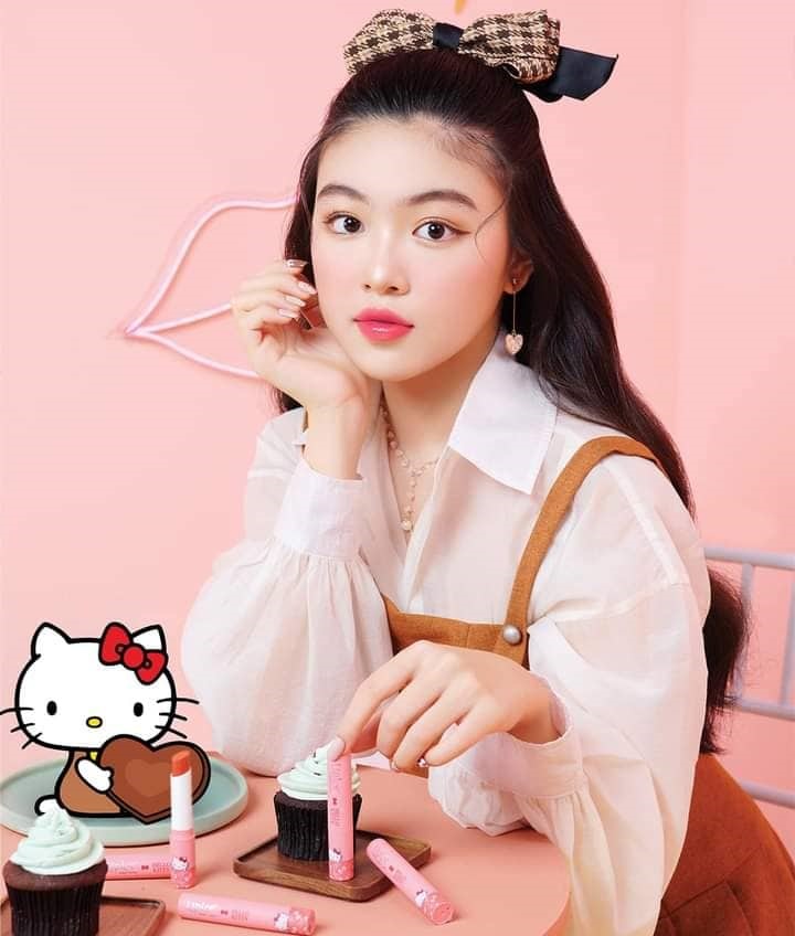 Con gái Quyền Linh lại gây sốt MXH với bộ ảnh ngọt ngào, kỷ niệm lần đầu chụp quảng cáo chuyên nghiệp - Ảnh 3