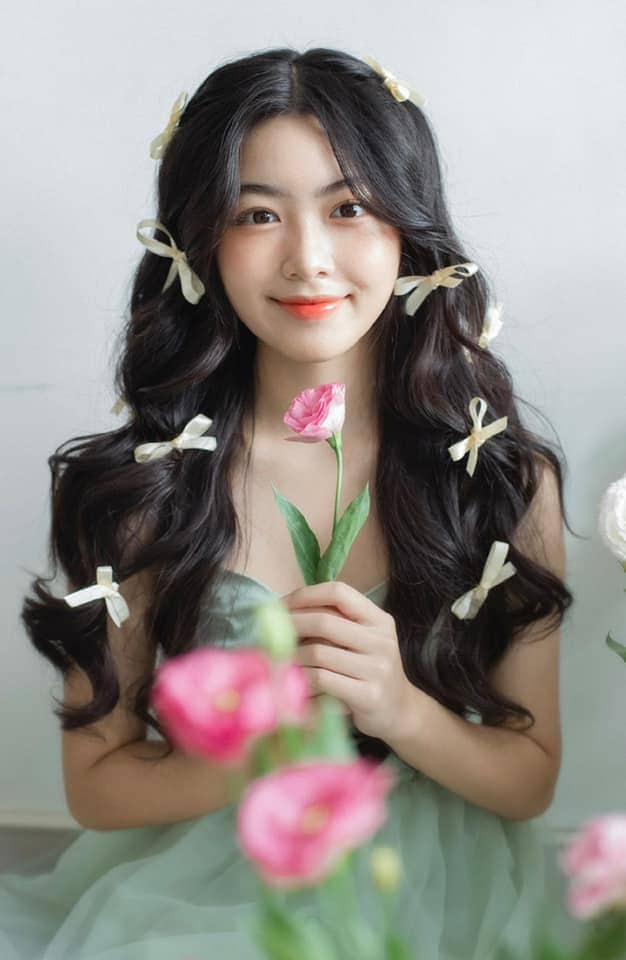 Con gái Quyền Linh lại gây sốt MXH với bộ ảnh ngọt ngào, kỷ niệm lần đầu chụp quảng cáo chuyên nghiệp - Ảnh 9