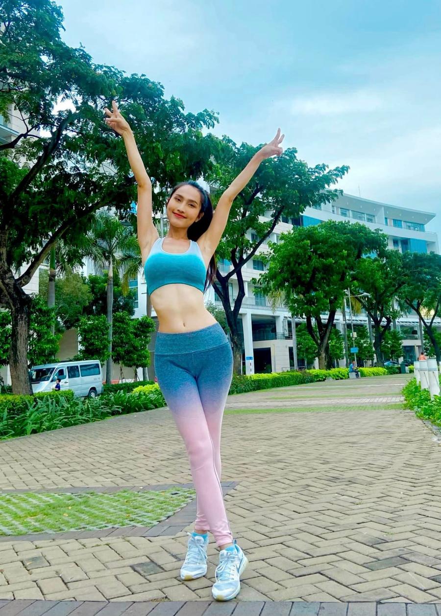 Diện đủ kiểu bikini khoe dáng nóng bỏng, Hoa hậu chuyển giới Việt Nam đầu tiên khiến dân tình xuýt xoa 'hết nước chấm' - Ảnh 6