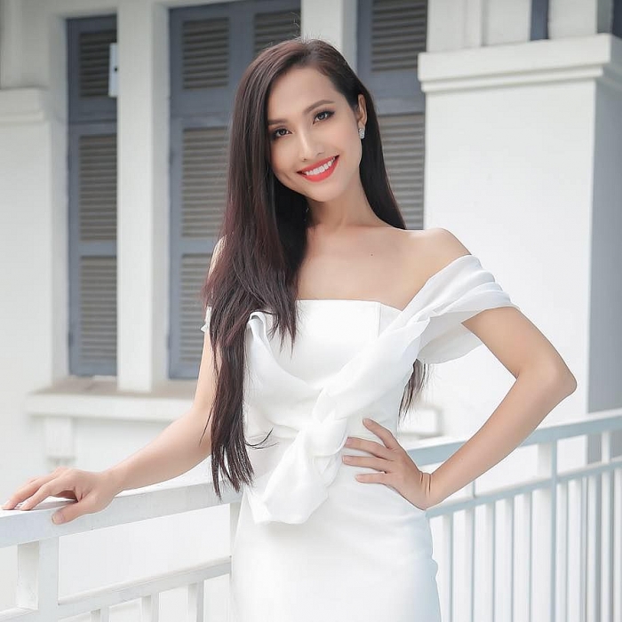 Diện đủ kiểu bikini khoe dáng nóng bỏng, Hoa hậu chuyển giới Việt Nam đầu tiên khiến dân tình xuýt xoa 'hết nước chấm' - Ảnh 1