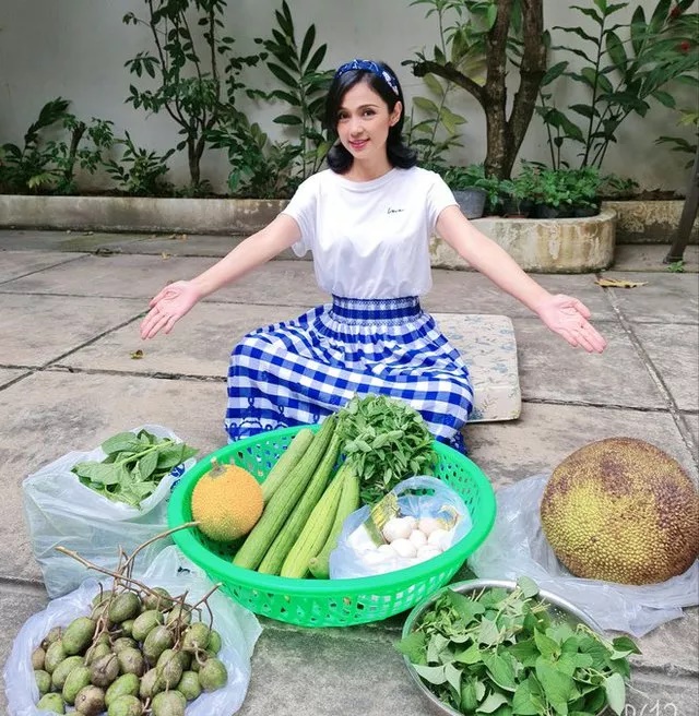 'Người đẹp Tây đô' Việt Trinh có cuộc sống bình yên sau giải nghệ, nhan sắc hiện tại gây chú ý - Ảnh 5