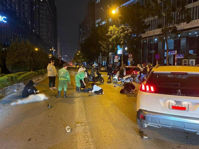Hà Nội: Nữ tài xế điều khiển 'siêu xe' tông liên hoàn vào nhiều người tại phố đi bộ  - Ảnh 1