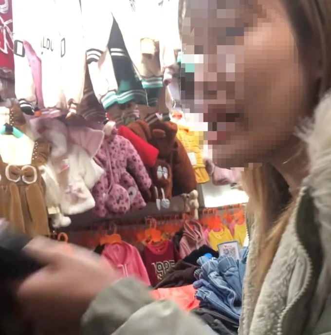Xác minh đoạn clip cô gái bị hành hung khi mặc cả mua hàng tại Chợ Nhà Xanh - Ảnh 1
