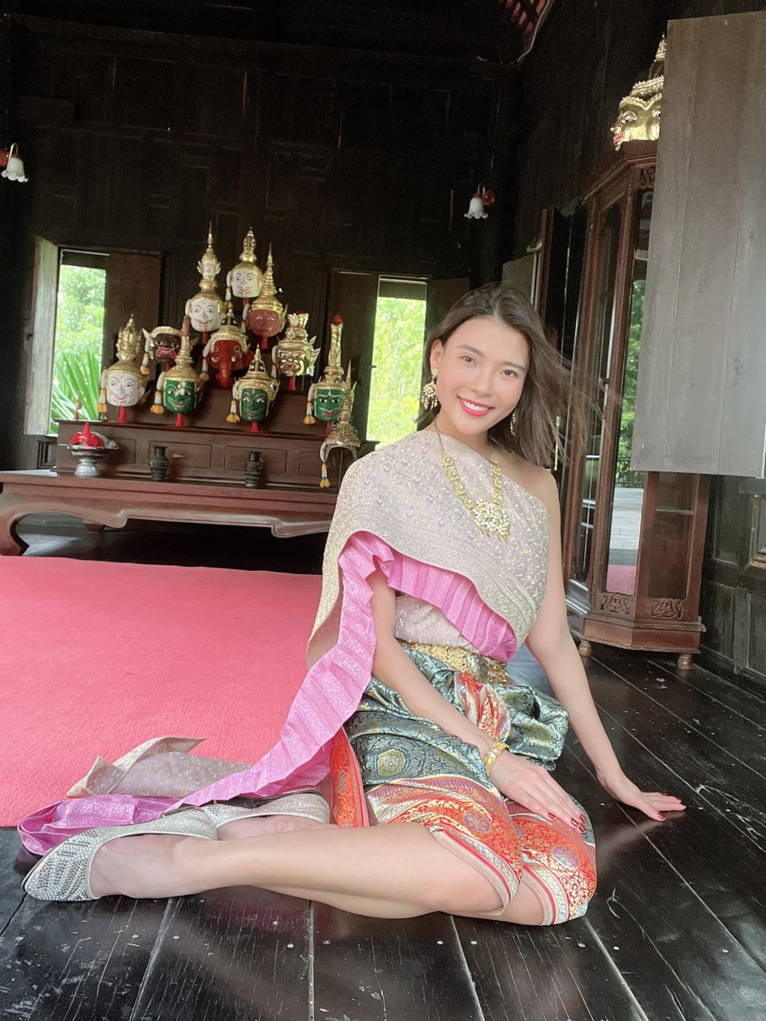 Diễn viên Thúy Diễm xinh đẹp rạng ngời khi diện trang phục Thái tại xứ sở Chùa Vàng - Ảnh 2