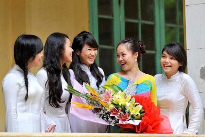 5 bài thơ về thầy cô giáo tự sáng tác chào mừng ngày Nhà giáo Việt Nam 20-11 - Ảnh 1