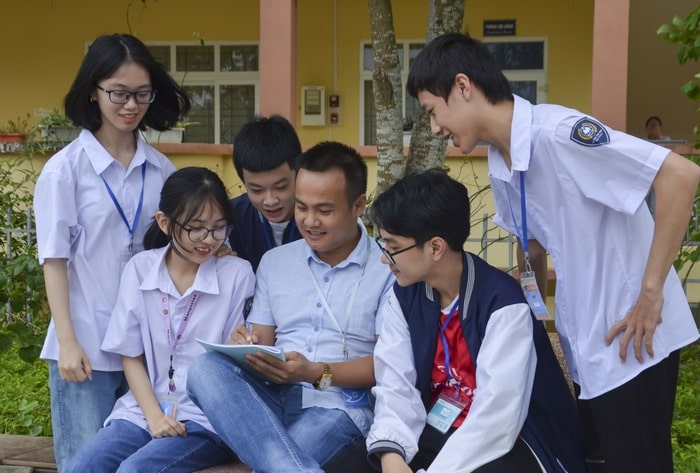 5 bài thơ về thầy cô giáo tự sáng tác chào mừng ngày Nhà giáo Việt Nam 20-11 - Ảnh 4