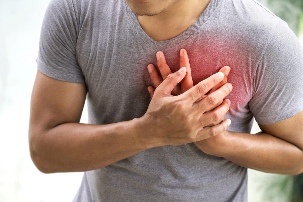 Nhồi máu cơ tim hay cơn trào ngược axit? Chuyên gia nói gì về những cơn đau thắt ngực đột ngột? - Ảnh 1
