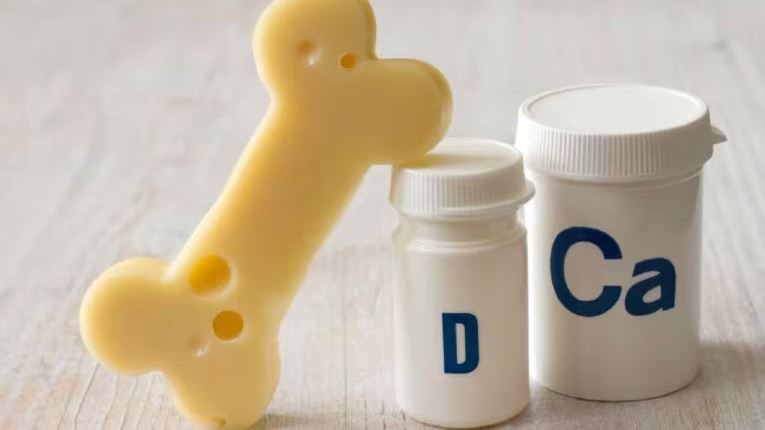 Bạn thực sự cần bao nhiêu vitamin D và canxi mỗi ngày để xương chắc khỏe hơn? - Ảnh 1