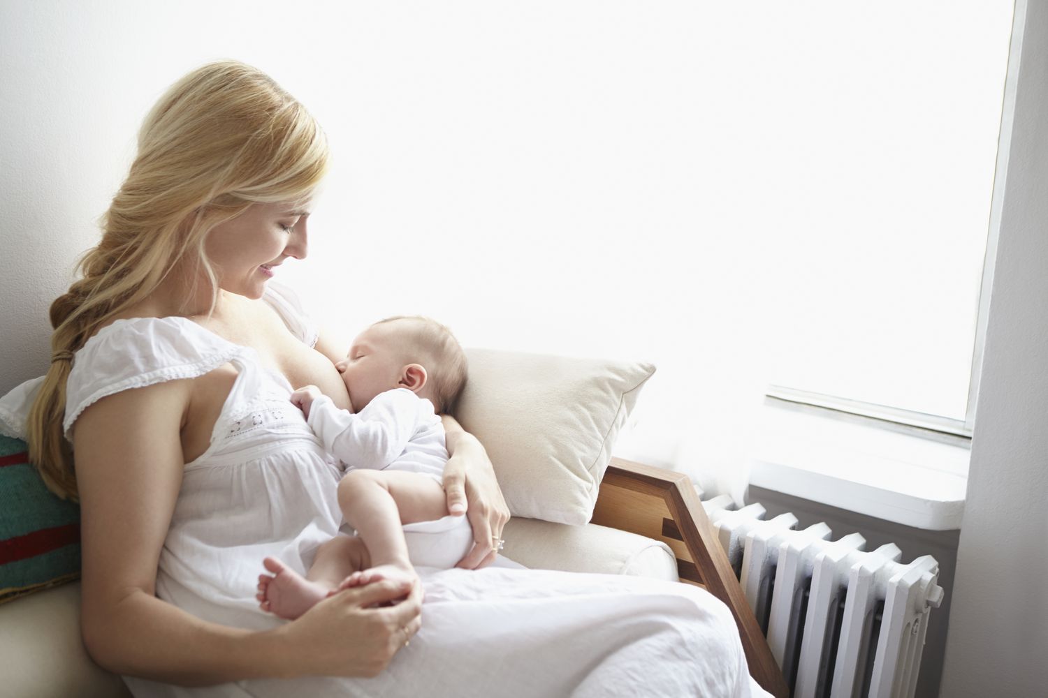 6 mẹo giúp tăng lượng sữa mẹ một cách tự nhiên - Ảnh 1