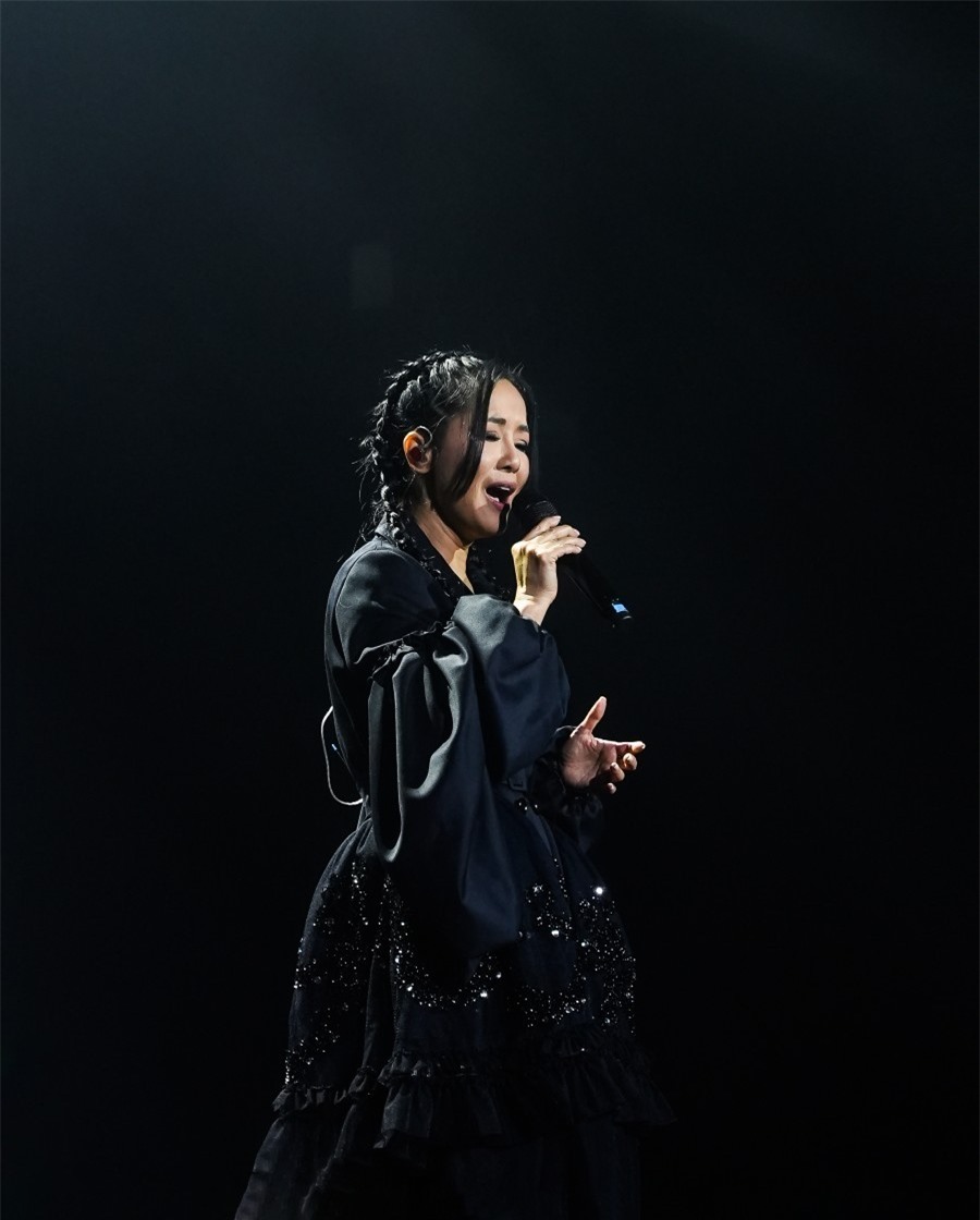 Diva Hồng Nhung nghẹn ngào bật khóc khi nhắc đến cố nhạc sĩ Trịnh Công Sơn - Ảnh 4
