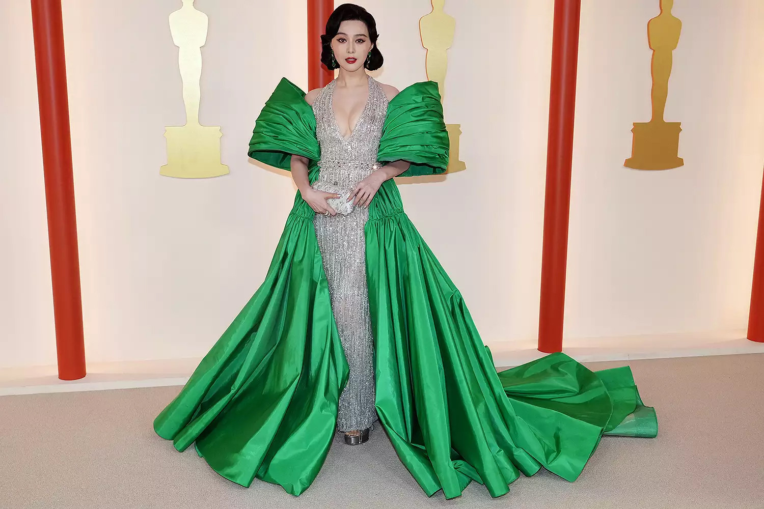 Hậu scandal trốn thuế, Phạm Băng Băng tái xuất xinh đẹp gây chú ý tại thảm đỏ Oscar - Ảnh 1