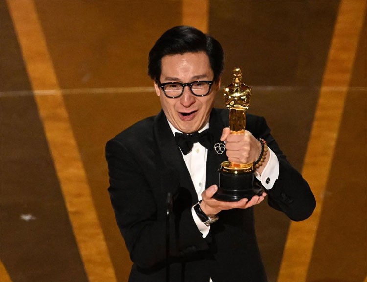 Quan Kế Huy 'làm nên lịch sử', trở thành sao gốc Việt đầu tiên thắng giải Oscar - Ảnh 1