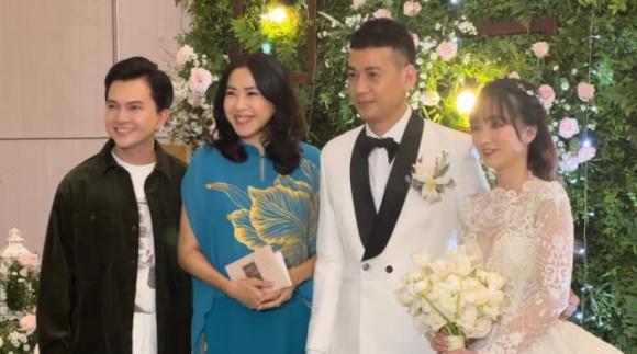 Diễn viên Ngọc Thuận hạnh phúc trong hôn lễ với vợ trẻ kém 17 tuổi  - Ảnh 10