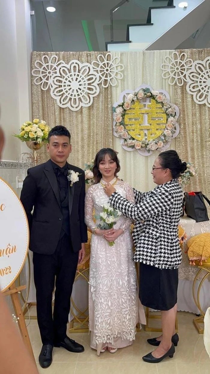 Diễn viên Ngọc Thuận hạnh phúc trong hôn lễ với vợ trẻ kém 17 tuổi  - Ảnh 3