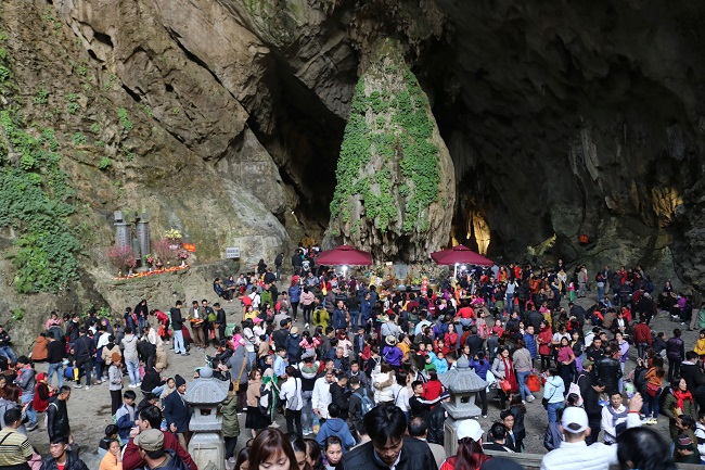 Chùa Hương đón hơn 9 vạn khách trong dịp Tết Nguyên đán - Ảnh 1