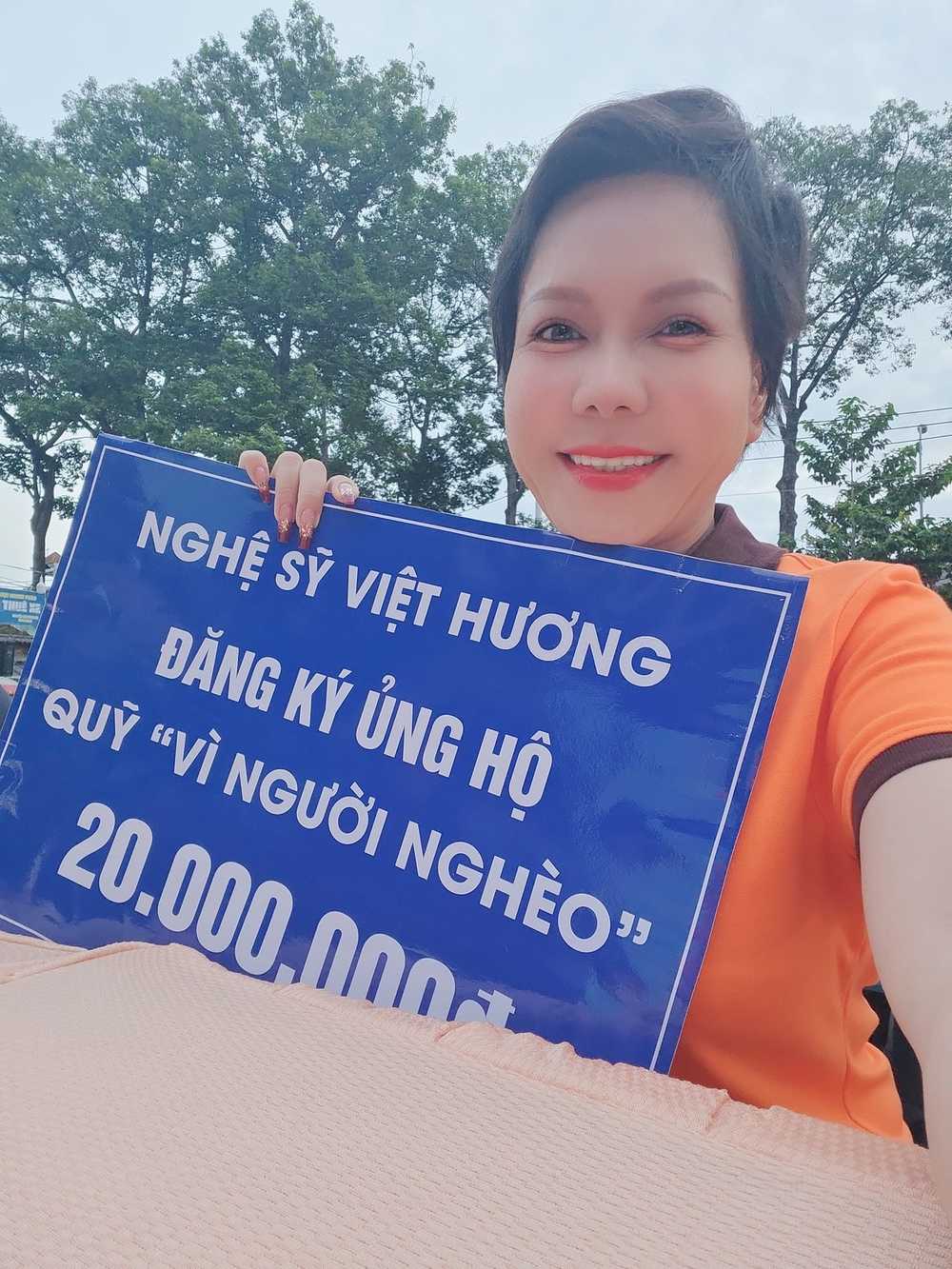 Nghệ sĩ Việt Hương: Đại gia ngầm của showbiz Việt, nhiều lần 'chơi lớn' chi tiền tặng quà ‘khủng’ cho những người thân thiết - Ảnh 1
