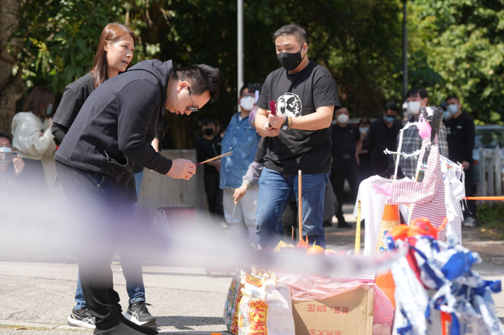 Cận cảnh hiện trường hơn 100 cảnh sát đào bới bãi rác để tìm kiếm thi thể của người mẫu Thái Thiên Phượng - Ảnh 6