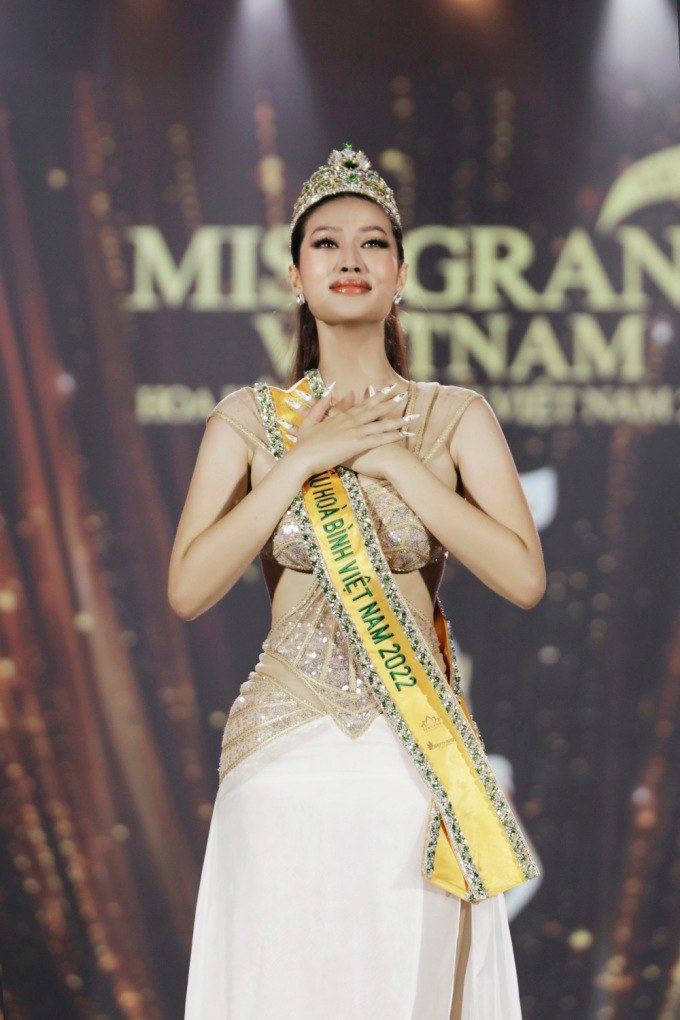 Nhập hội 'Hoa hậu nghèo nhất Việt Nam', tân Miss Grand Vietnam 2022 ghi điểm với phong cách 'đơn giản nhưng không đơn điệu' - Ảnh 1
