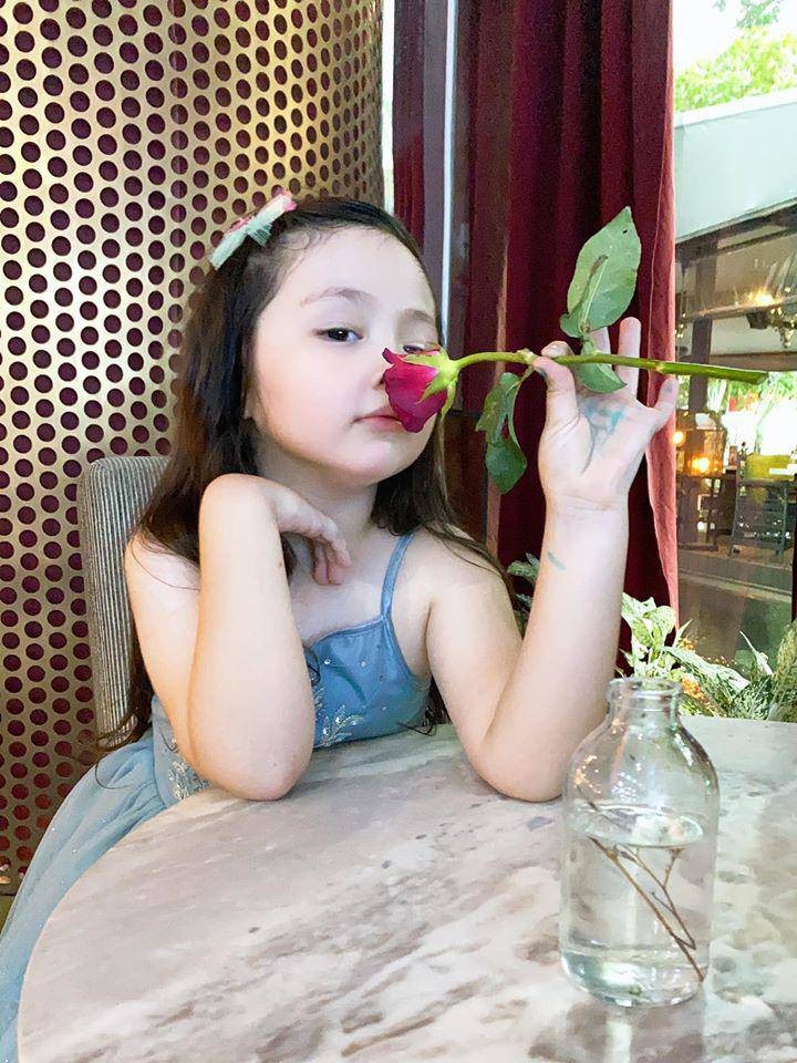 Con gái Elly Trần 8 tuổi: vẫn xinh xắn xứng danh “em bé đẹp nhất showbiz” một thời - Ảnh 10